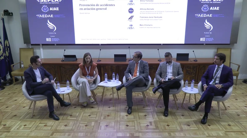 ​Mesa redonda en el III Congreso de Seguridad Operacional Aeron�utica. Foto: Sepla